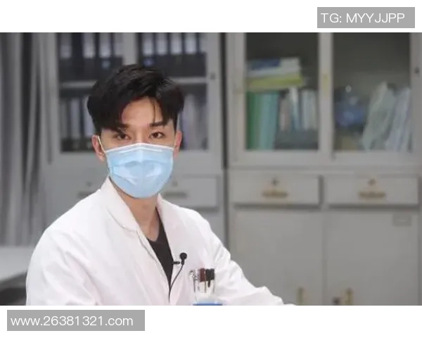 足球场上的白衣天使职业医生的双重人生与荣耀之路 足球场上的白衣天使职业医生的双重人生与荣耀之路